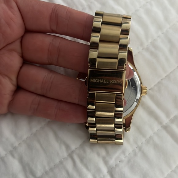 COPY - Michael Kors world map watch - Picture 2 of 3